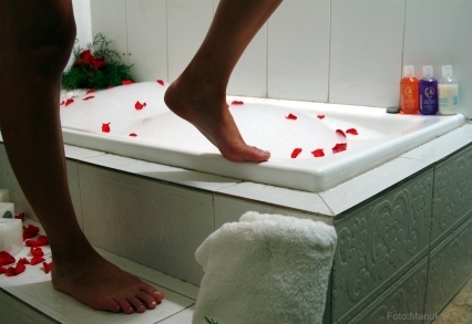 Hidromassagem com P�talas de Rosas do Dia da Noiva do JJ Cabeleireiros