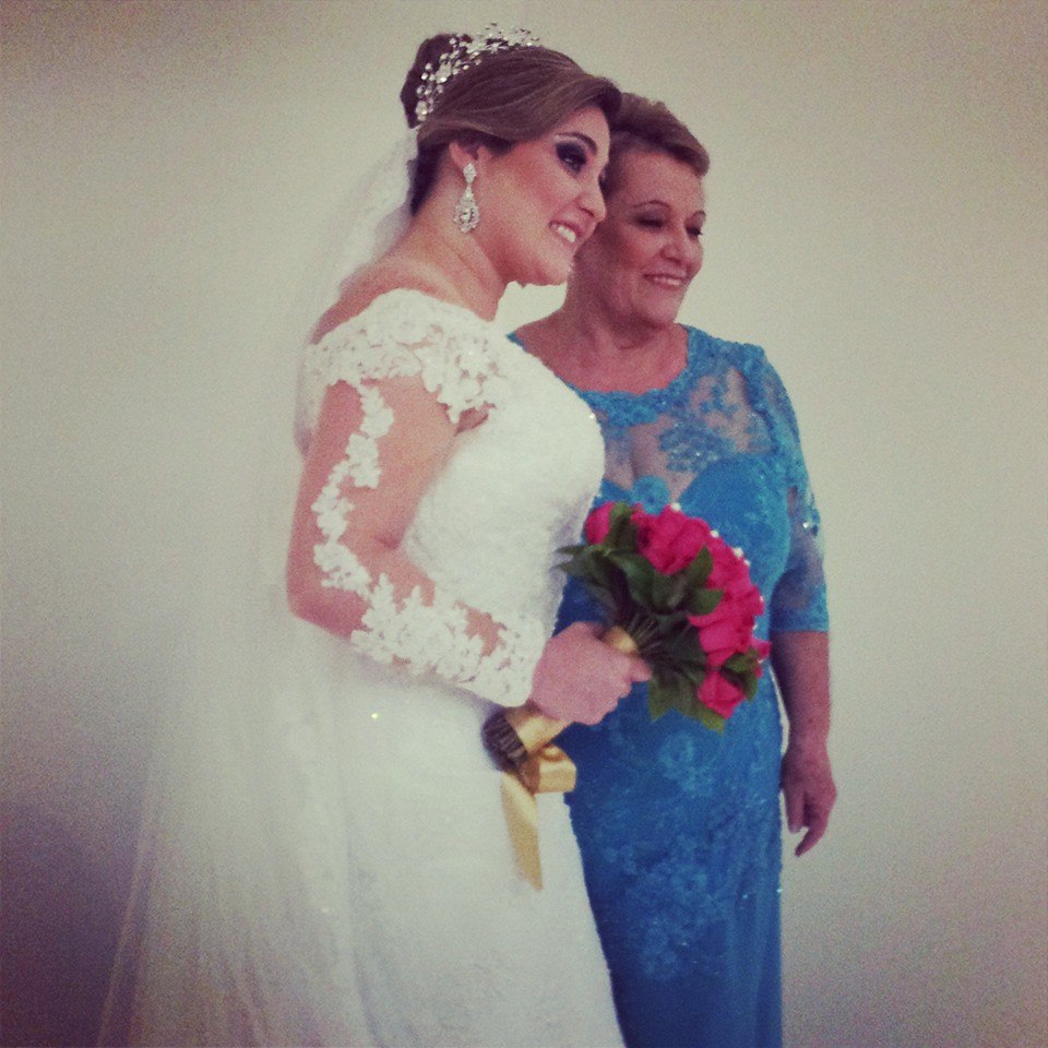 Noiva Mara Pimentel e sua mãe