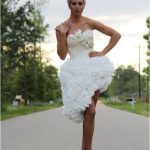 Concurso de vestido de noiva feito com papel higienico
