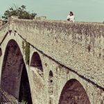 Mulher se casa com uma ponte