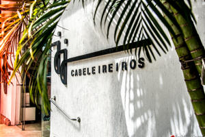 jj cabeleireios sob as lentes dos fotografos