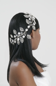 Cabelo liso e solto e maquiagem espec�fica para pele negra