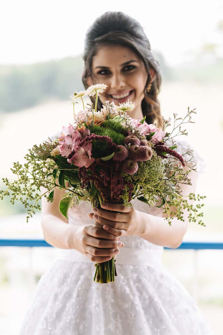 Ensaio de penteado e maquiagem de noivas para casamento no campo com JJ Cabeleireiros At Home