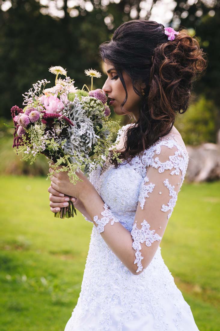 Ensaio de penteado e maquiagem de noivas para casamento no campo com JJ Cabeleireiros At Home