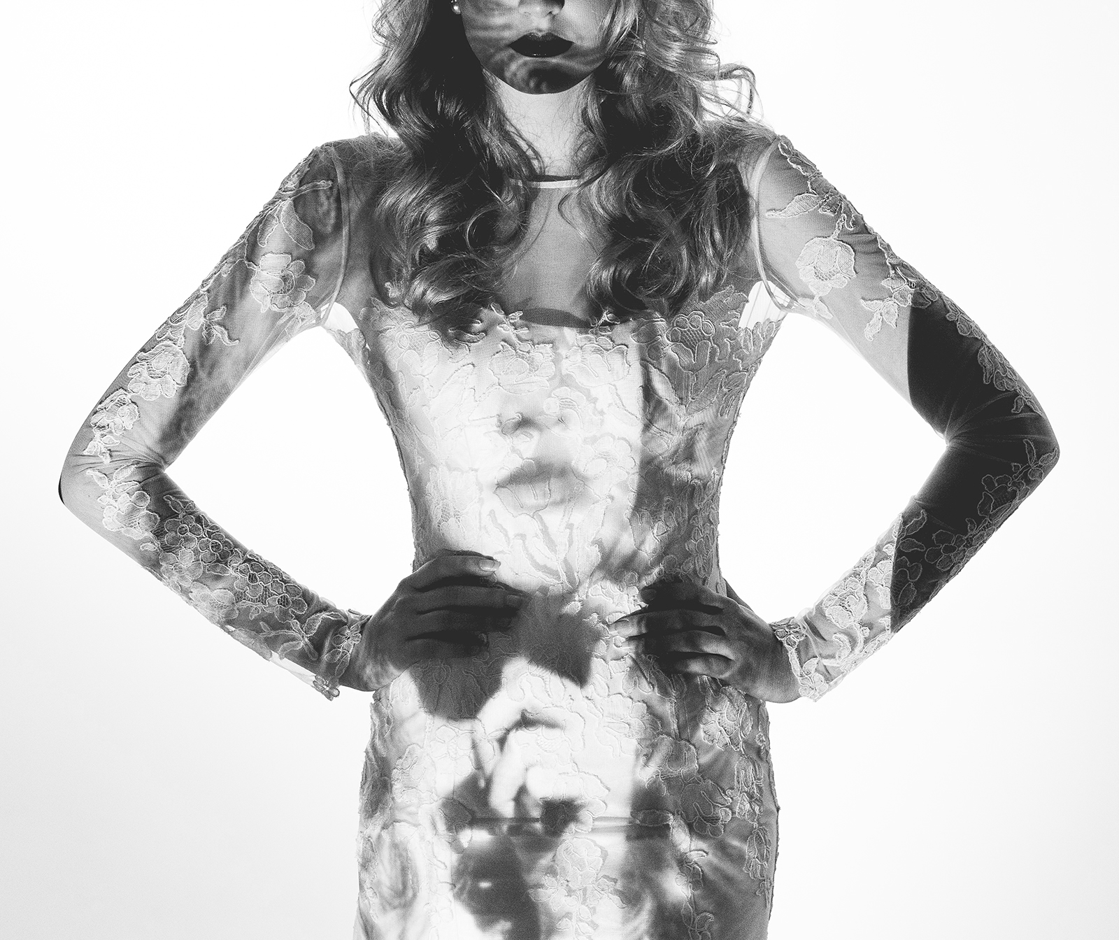 Editorial Projecoes - Foto Rafael Karelisky - Vestido - Lourdinha Noyama - Acessorios JL Prada - Penteado e Maquiagem JJ Cabeleireiros