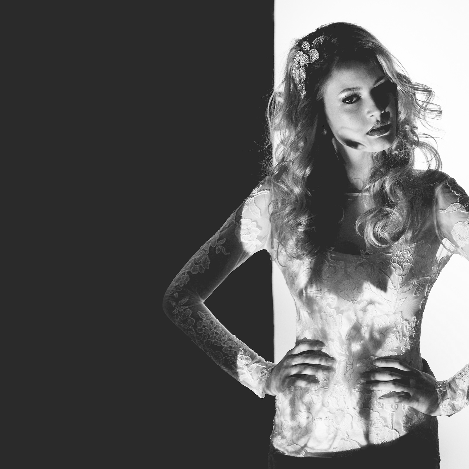 ditorial Projecoes - Foto Rafael Karelisky - Vestido - Lourdinha Noyama - Acessorios JL Prada - Penteado e Maquiagem JJ Cabeleireiros